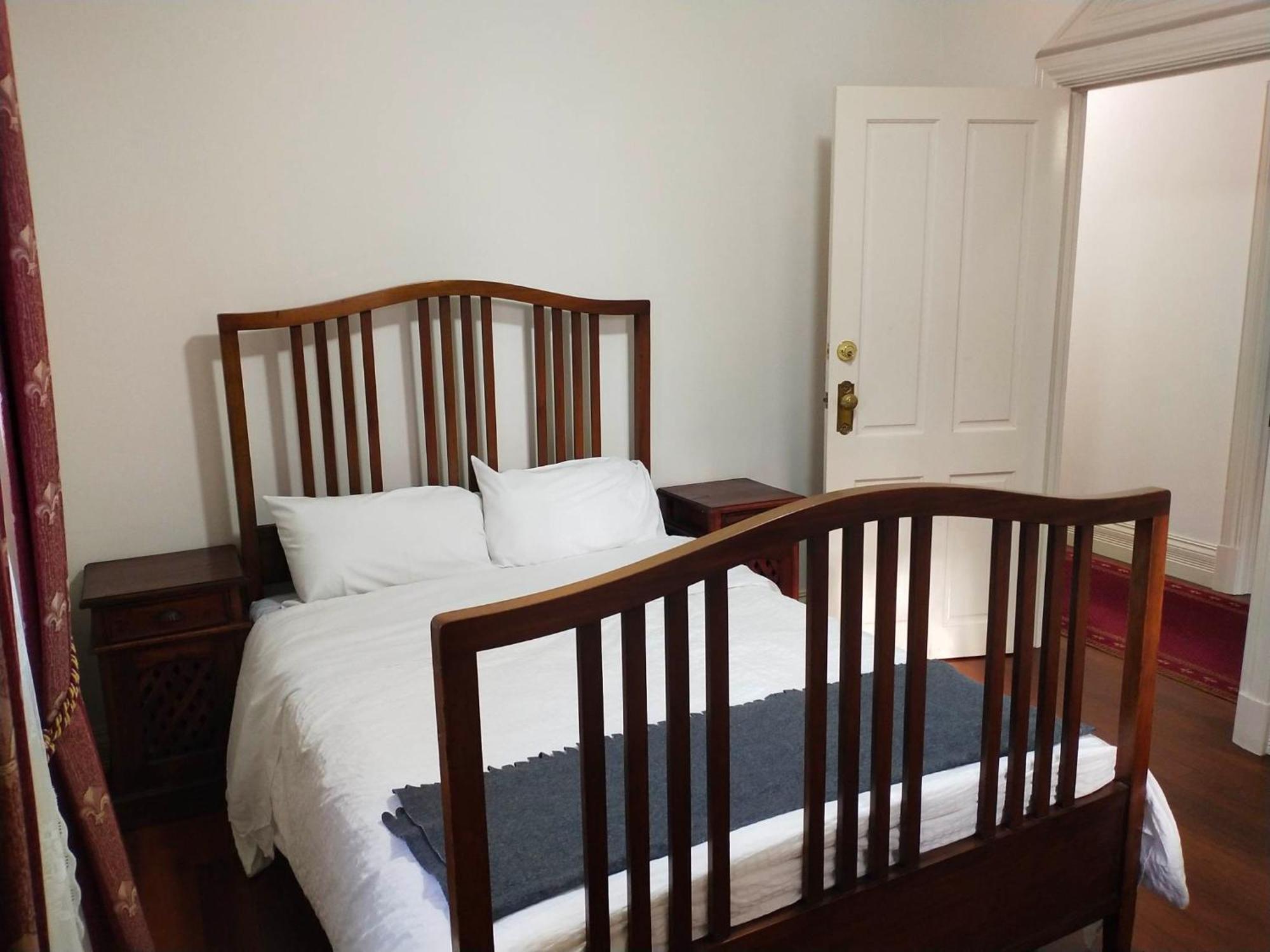 Beautiful & Peaceful Mansion-24 Hour Check In Guest house
