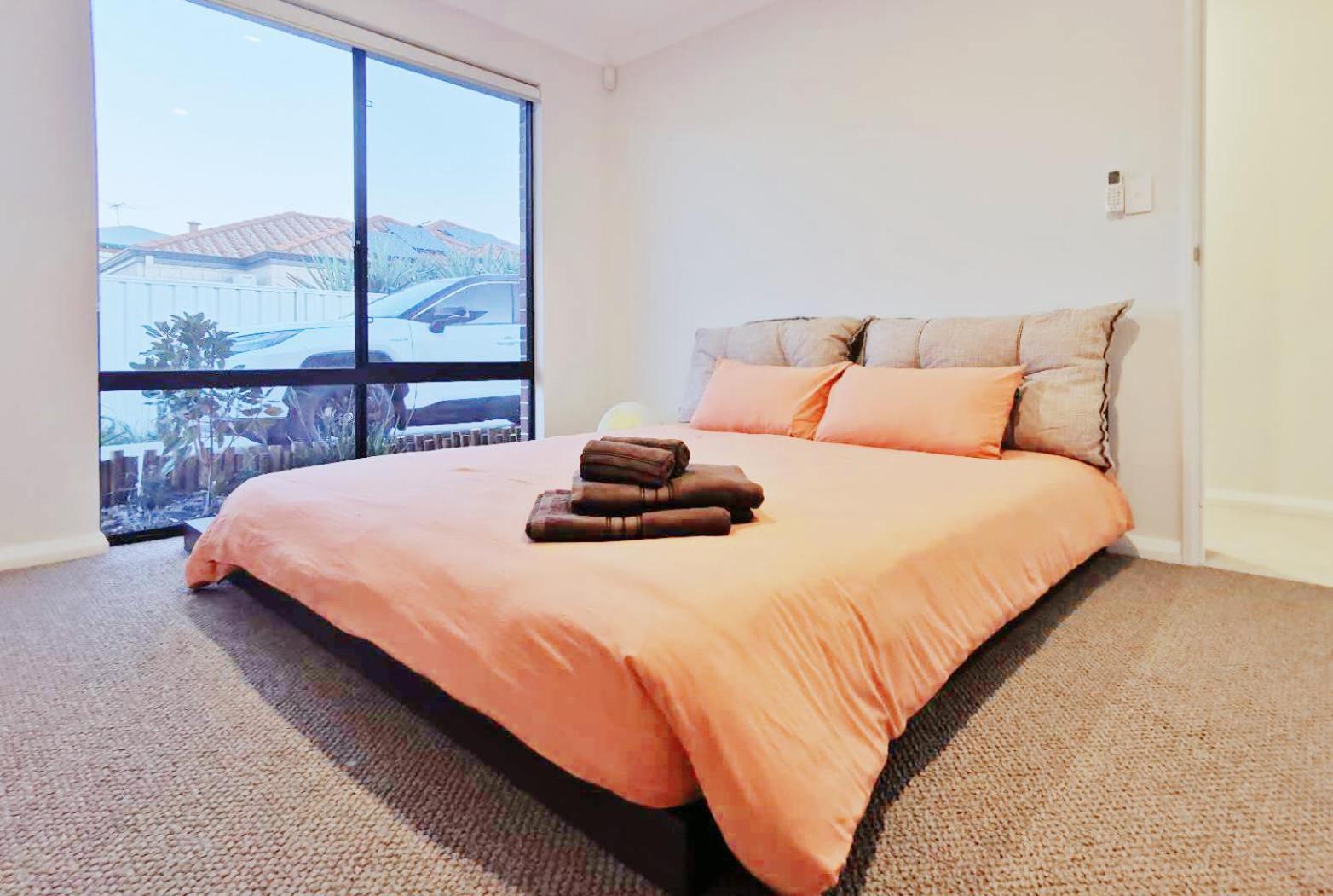 New Modern Retreat Steps From Shops & Eats * Perth