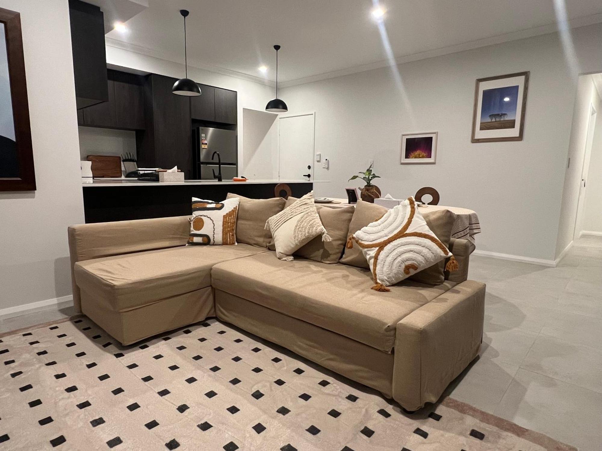 New Modern Retreat Steps From Shops & Eats * Perth