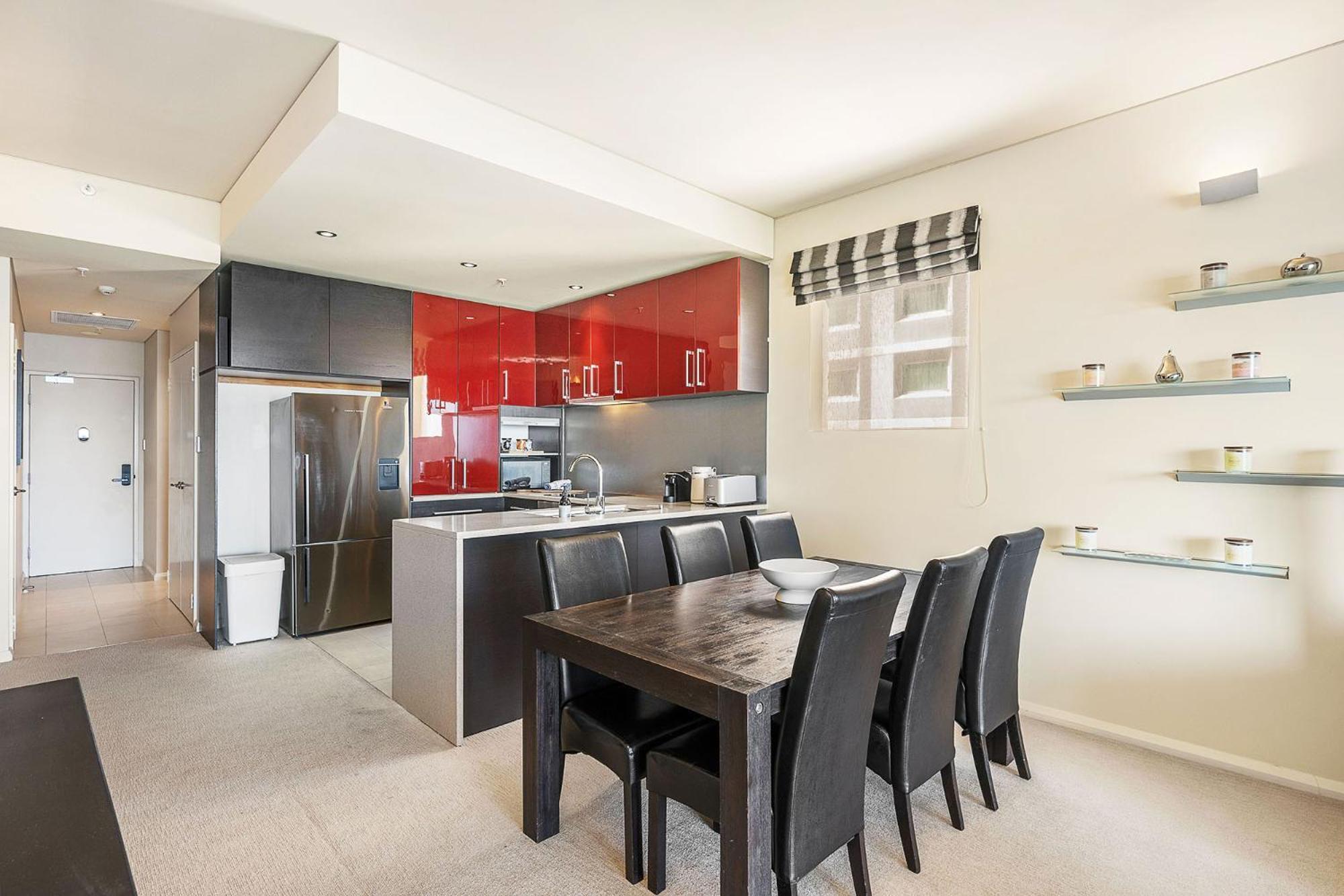 Executive Riverfront Retreat With Stunning Views Apartment