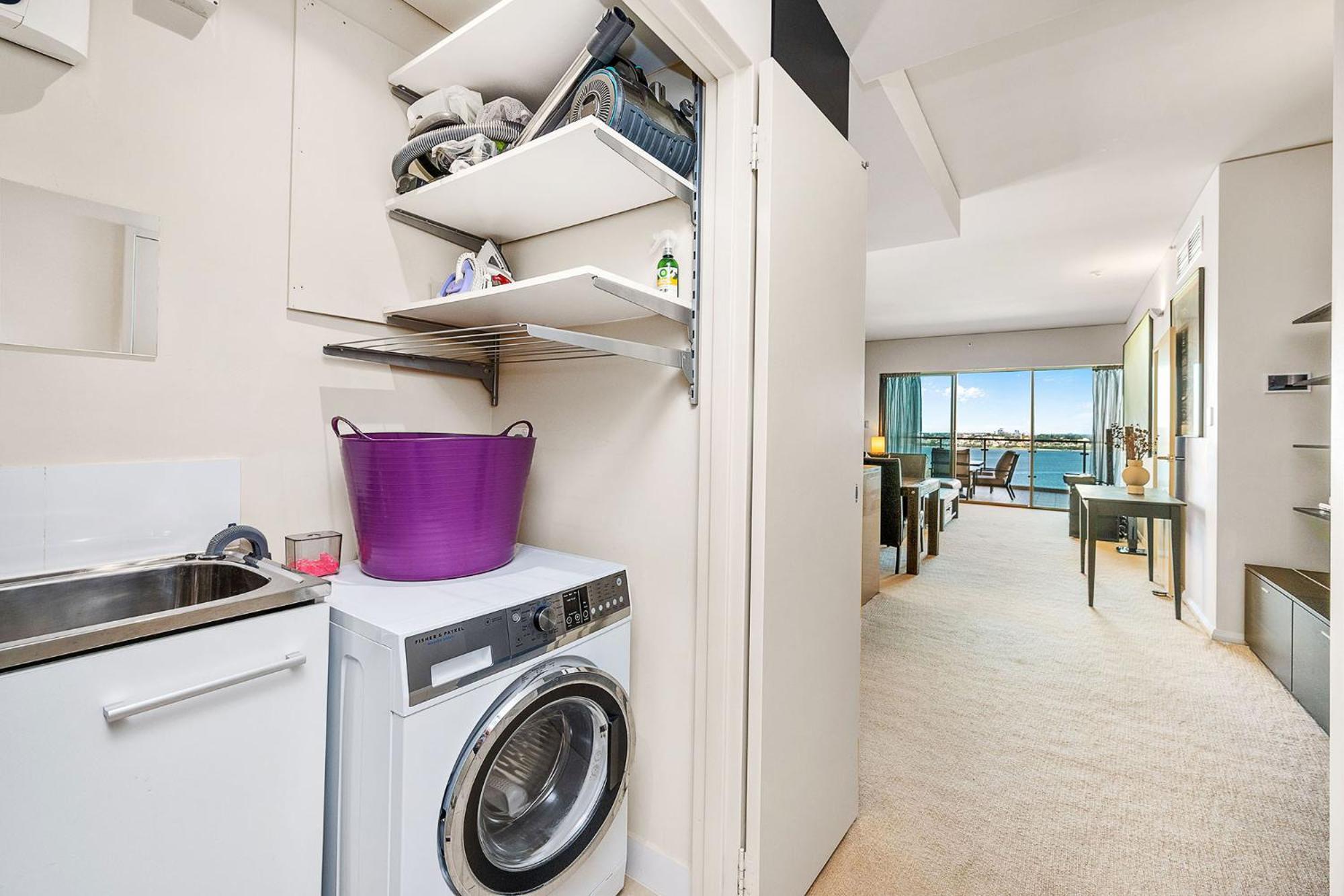 Apartment Executive Riverfront Retreat With Stunning Views *
