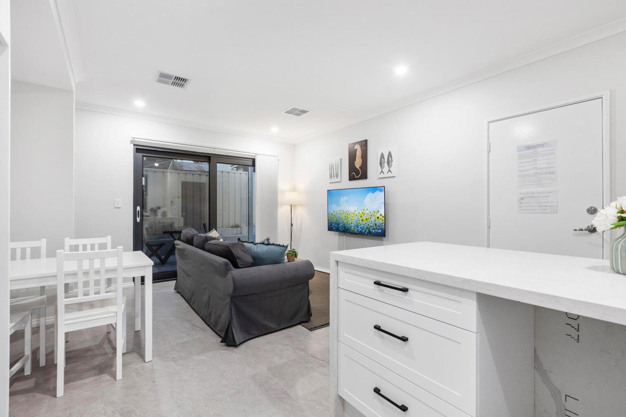 Premium Modern Homestay-Walk To Curtin University *