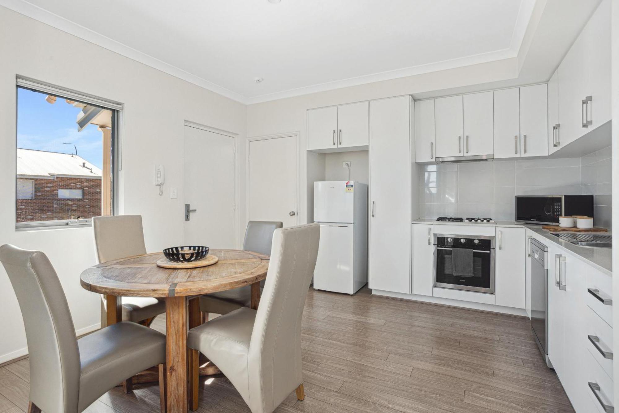 Tranquil Tree Views 2 Bedroom 2 Bathroom * Perth