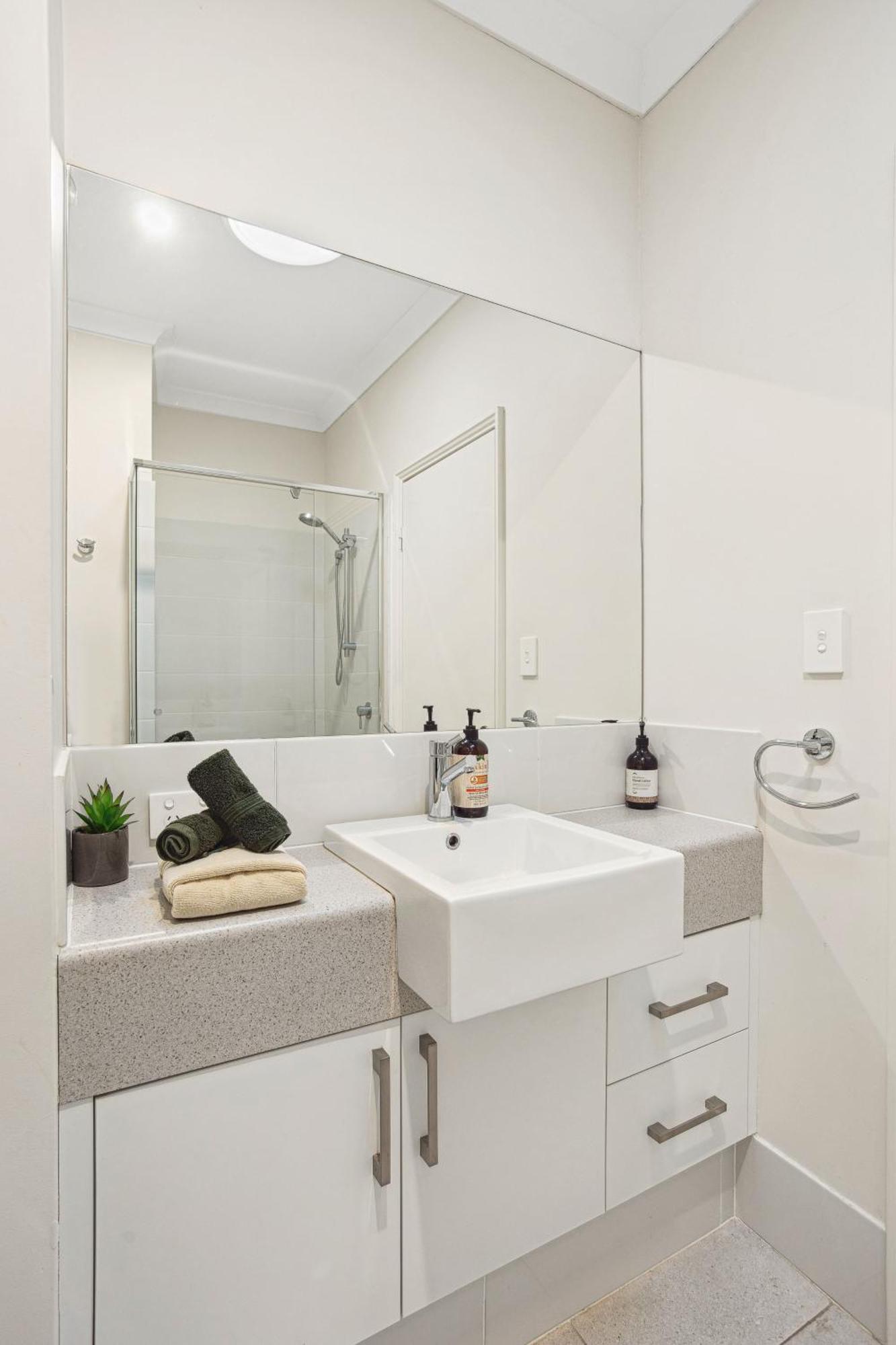 Holiday home Tranquil Tree Views 2 Bedroom 2 Bathroom Perth