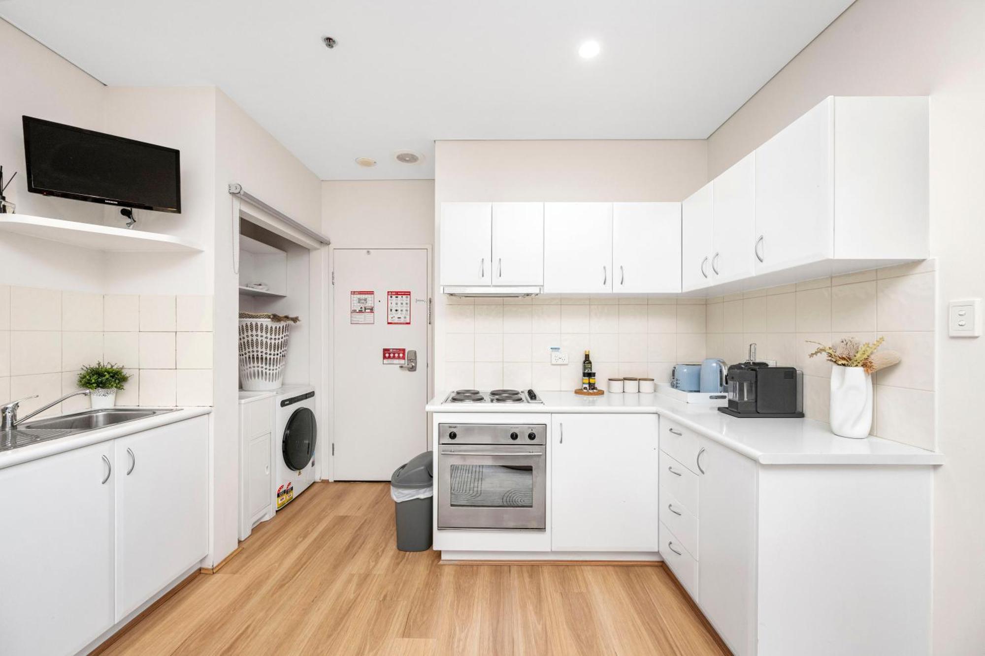 Retreat Victoria Ave 1br