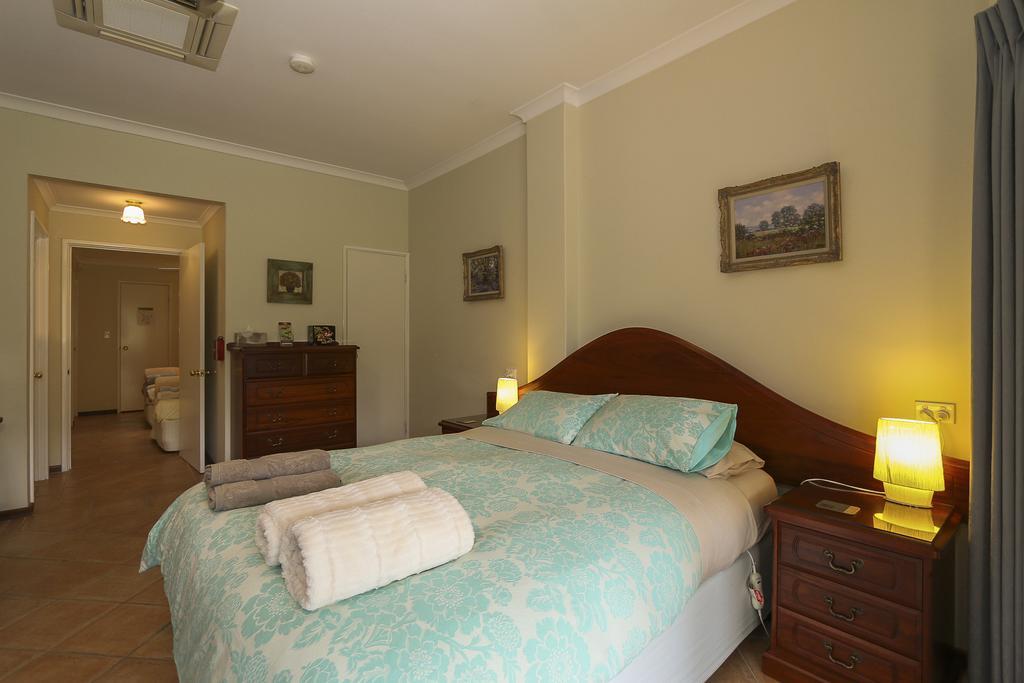 Bed & Breakfast The Good Life 4*