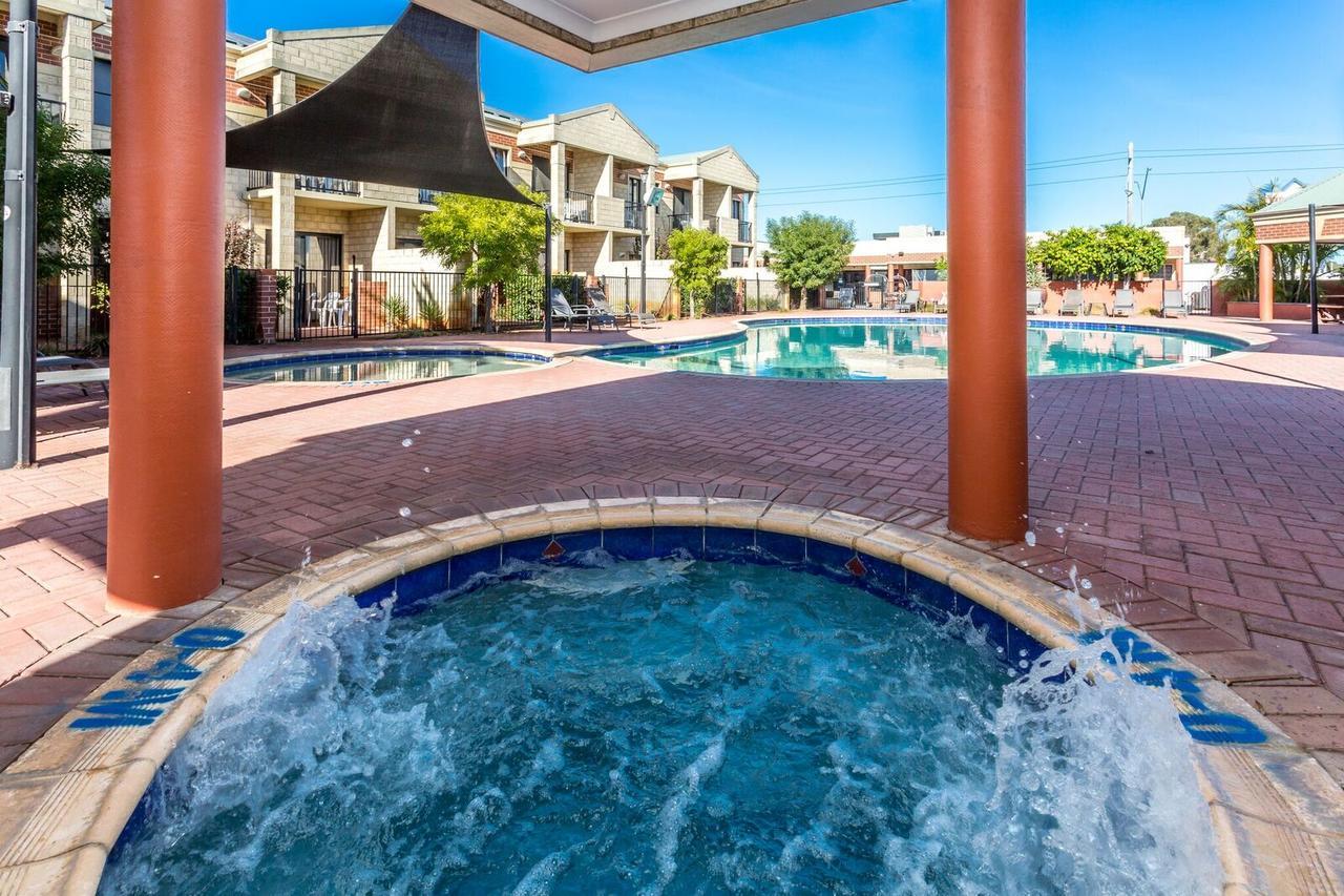 Aparthotel Country Comfort 4*