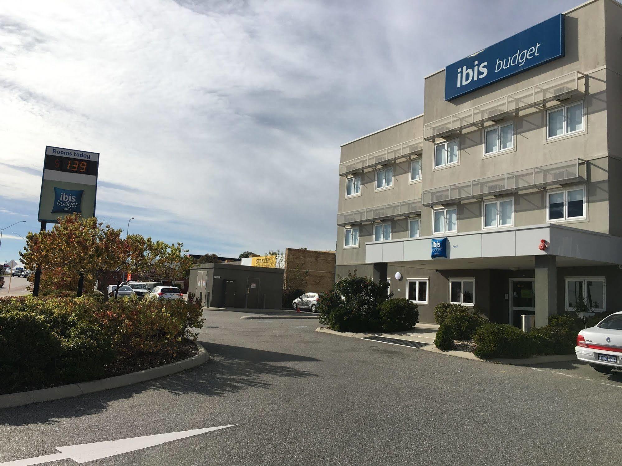 Ibis Budget Airport Hotel 3*