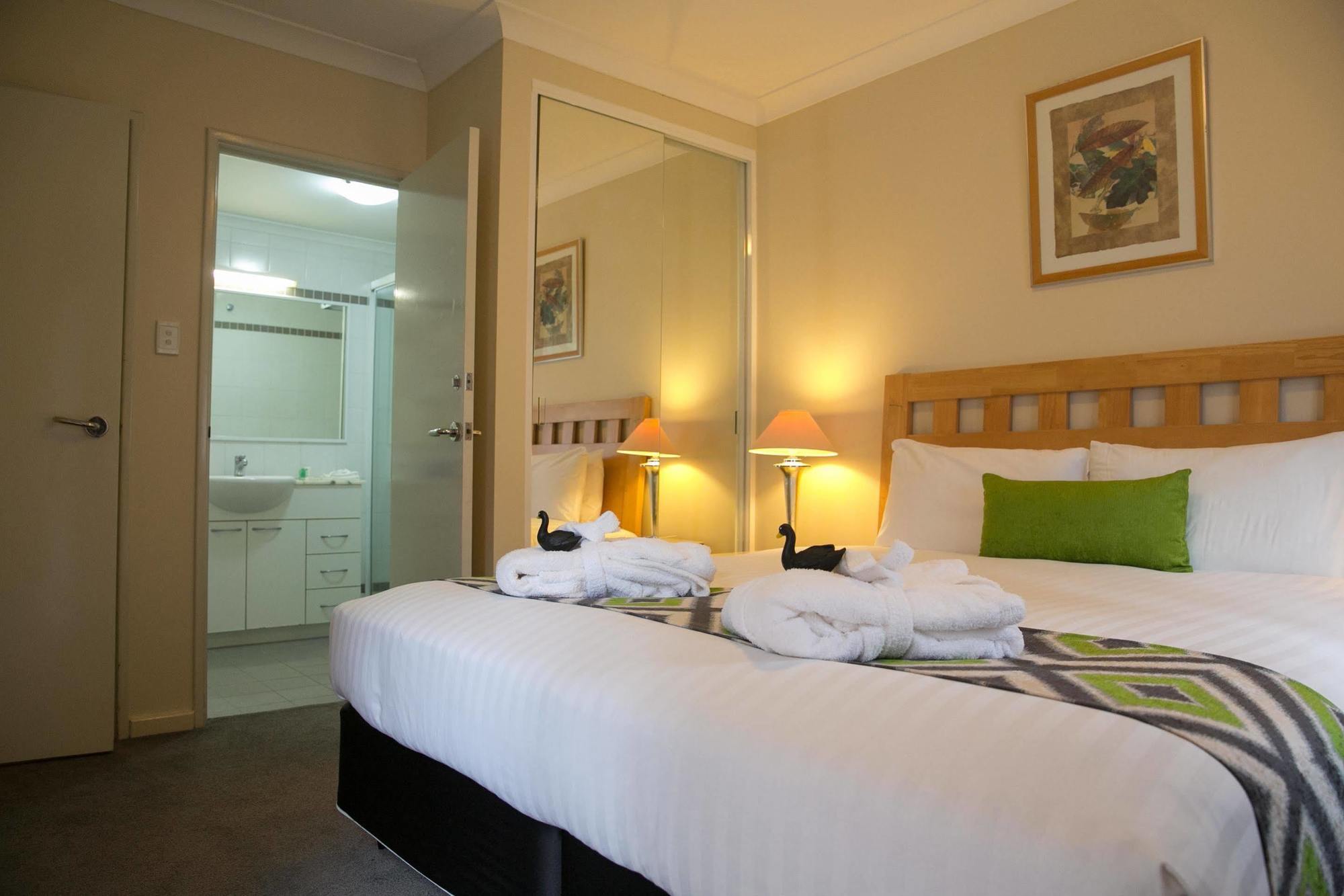 Aparthotel Nesuto Mounts Bay 4*