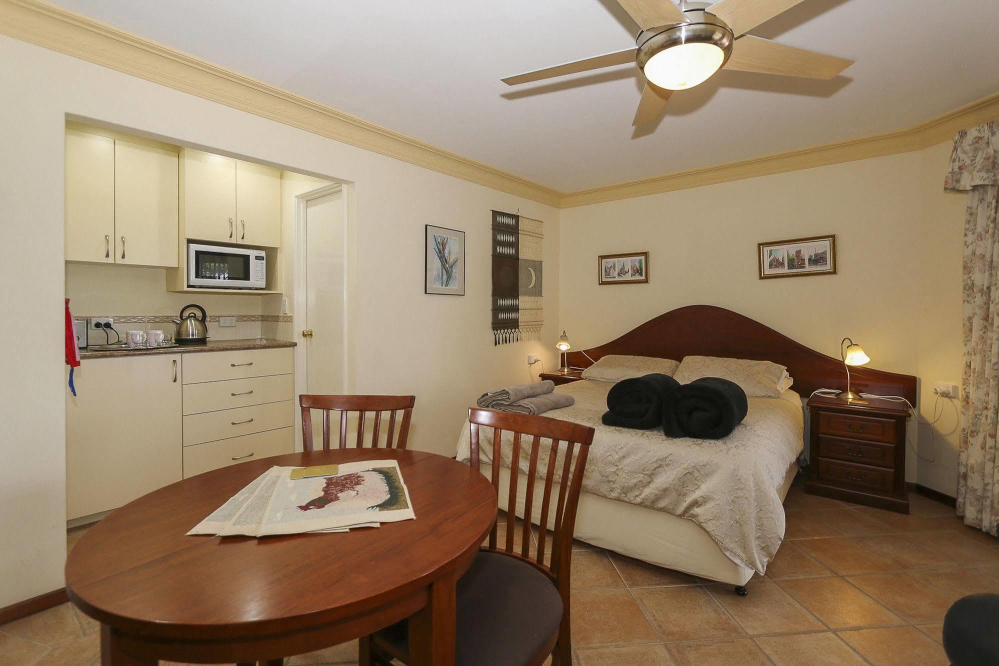 Bed & Breakfast The Good Life 4*