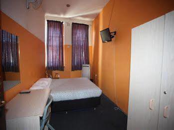 Hostel The Old Swan Barracks