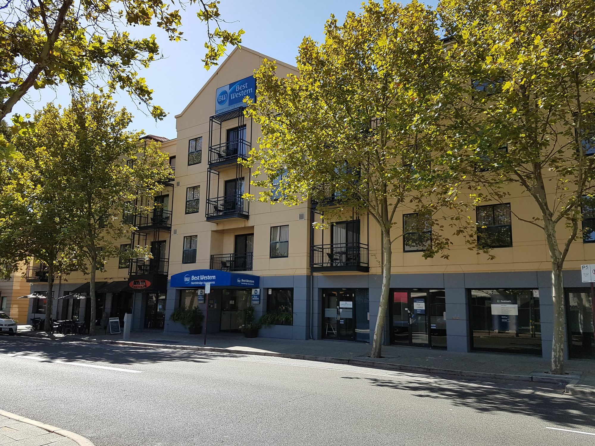 Western Northbridge Aparthotel 4*
