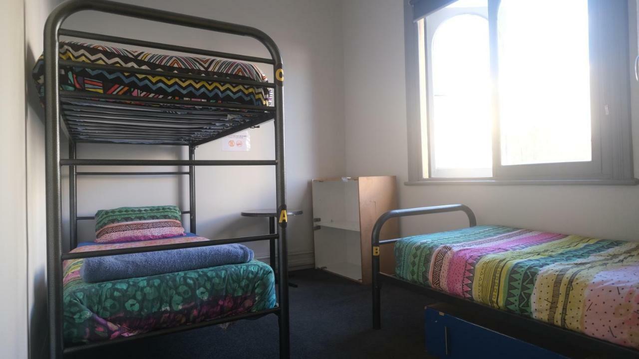 Hostel Britannia On William *