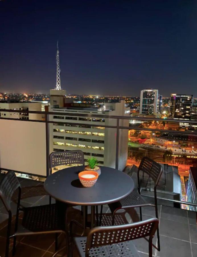 Location Location Views Netflix Wifi Wine * Perth