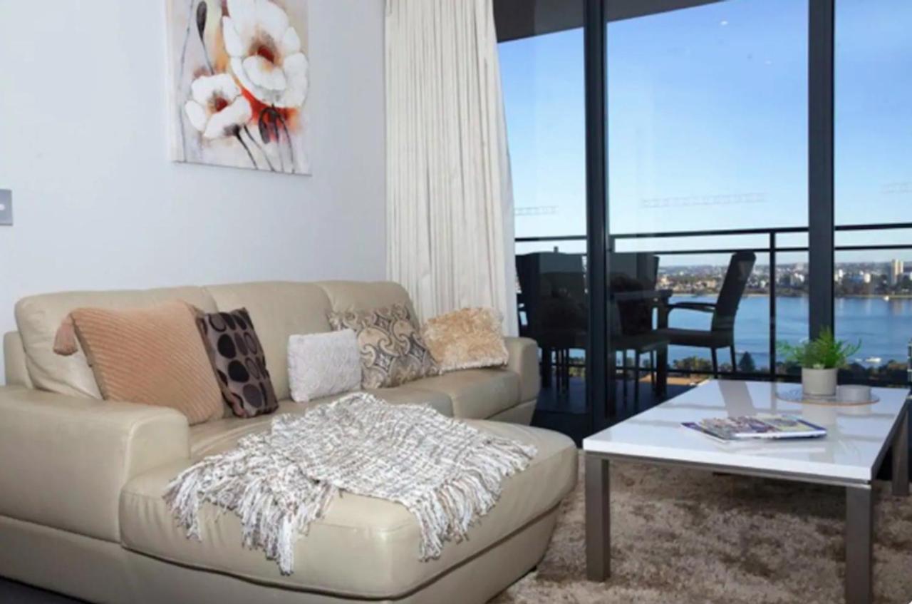 Cbd Exec Stunning View Wifi Netflix Wine Apartment *