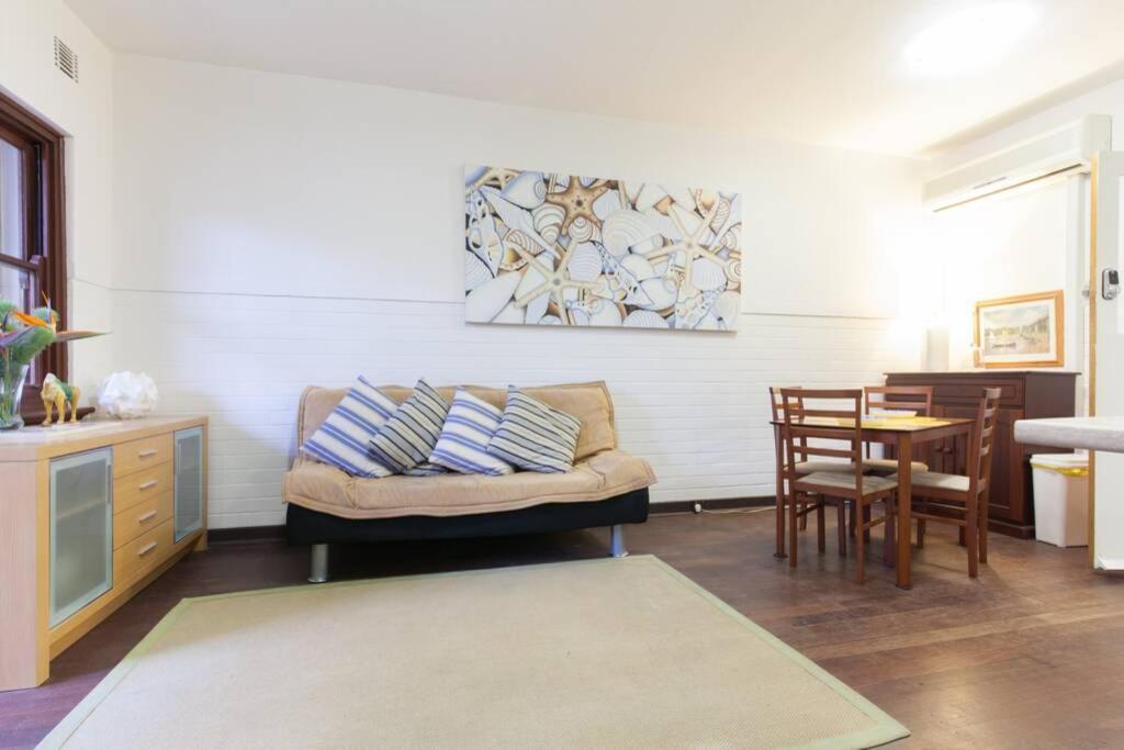 B3 Crawley 1 Brm & Sleepout Near Uwa Apartment Perth