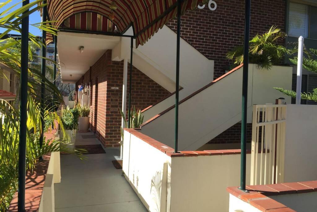 B3 Crawley 1 Brm & Sleepout Near Uwa Apartment Perth