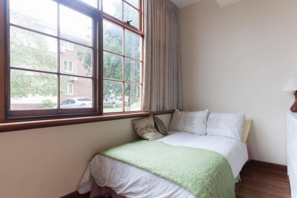 B3 Crawley 1 Brm & Sleepout Near Uwa * Perth