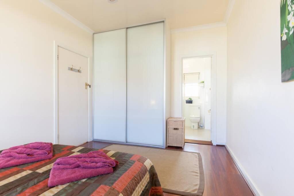 B7 Crawley 1 Brm & Sleepout Near Uwa Apartment Perth