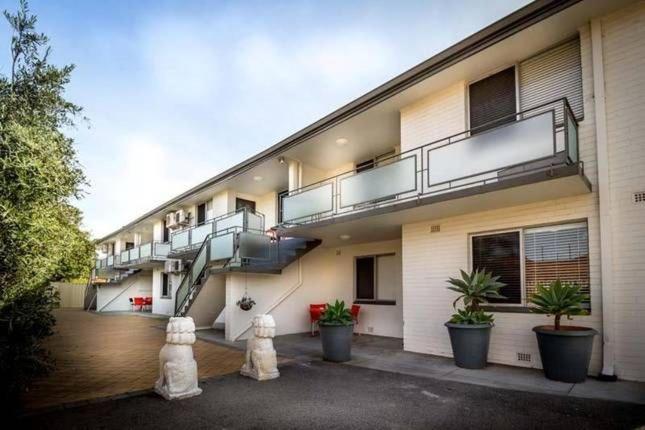 Apartment Mt.lawley Superb 2 Bedroom Location Comfort, Style 2