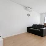 2X2 Modern Apartment Near Airport And City