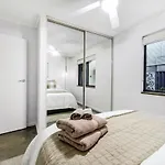 Cent29 - Riverside Retreat