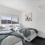 Bright 3Bdrm City Skyline Views Large Balcony
