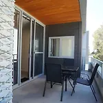 79 Close To Optus & Crown Rivervale Sleeps 2