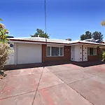Entire House Close To Perth Airport And City