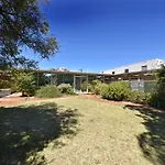 Entire House Close To Perth Airport And City