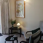 Eleebana Guest House