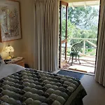 Eleebana Guest House