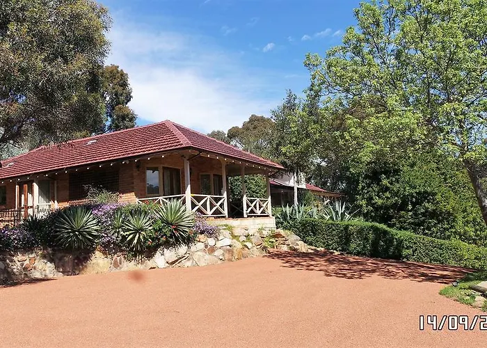 Eleebana Guest House