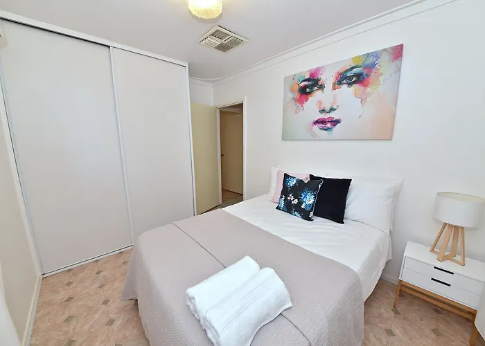 Entire House Close To Perth Airport And City