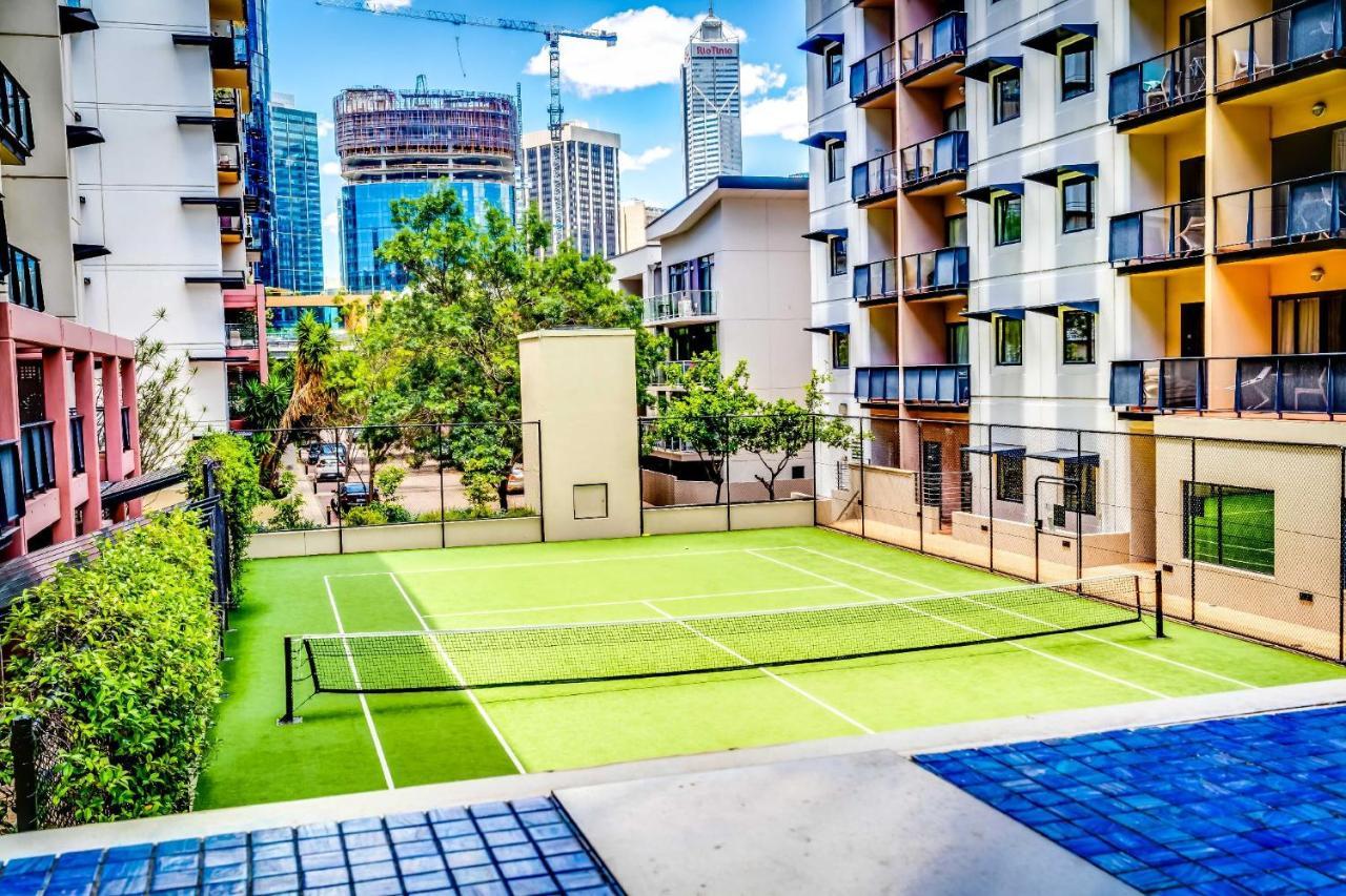 2 Paradise Pool Parking Huge 1br Cbd Apartment