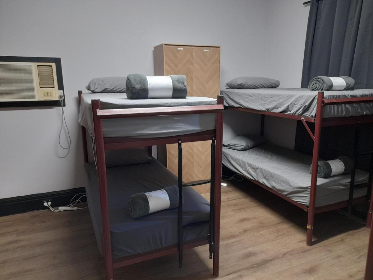 Ozi Backpackers - - * Perth