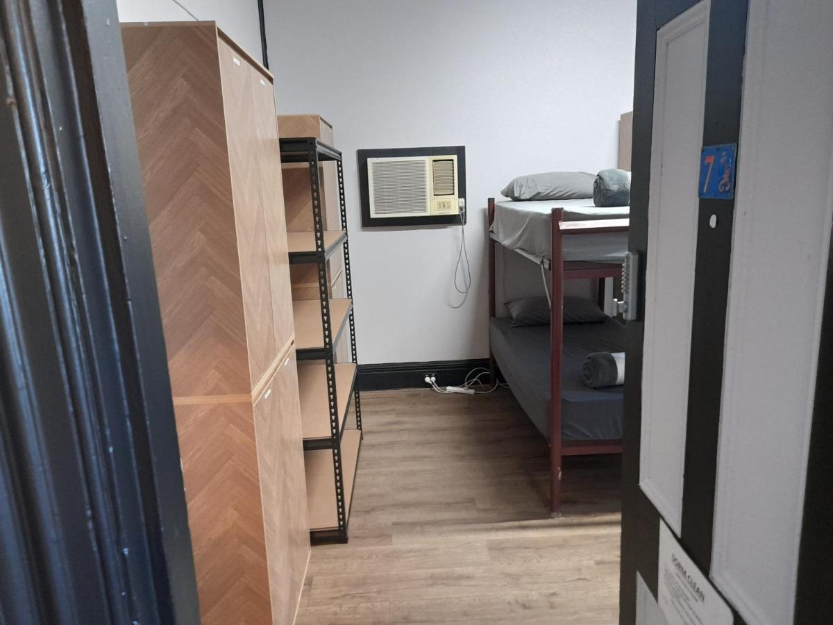 Hostel Ozi Backpackers - -