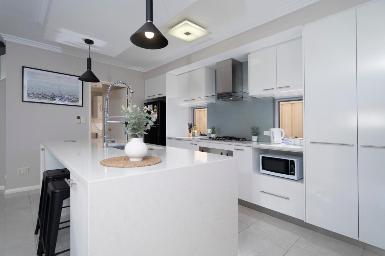 Holiday home 30 Modern & Quiet Retreat -walk To Dining & Shops