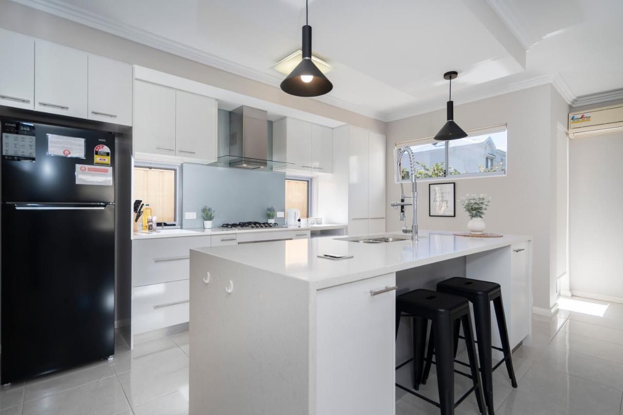 Holiday home 30 Modern & Quiet Retreat -walk To Dining & Shops