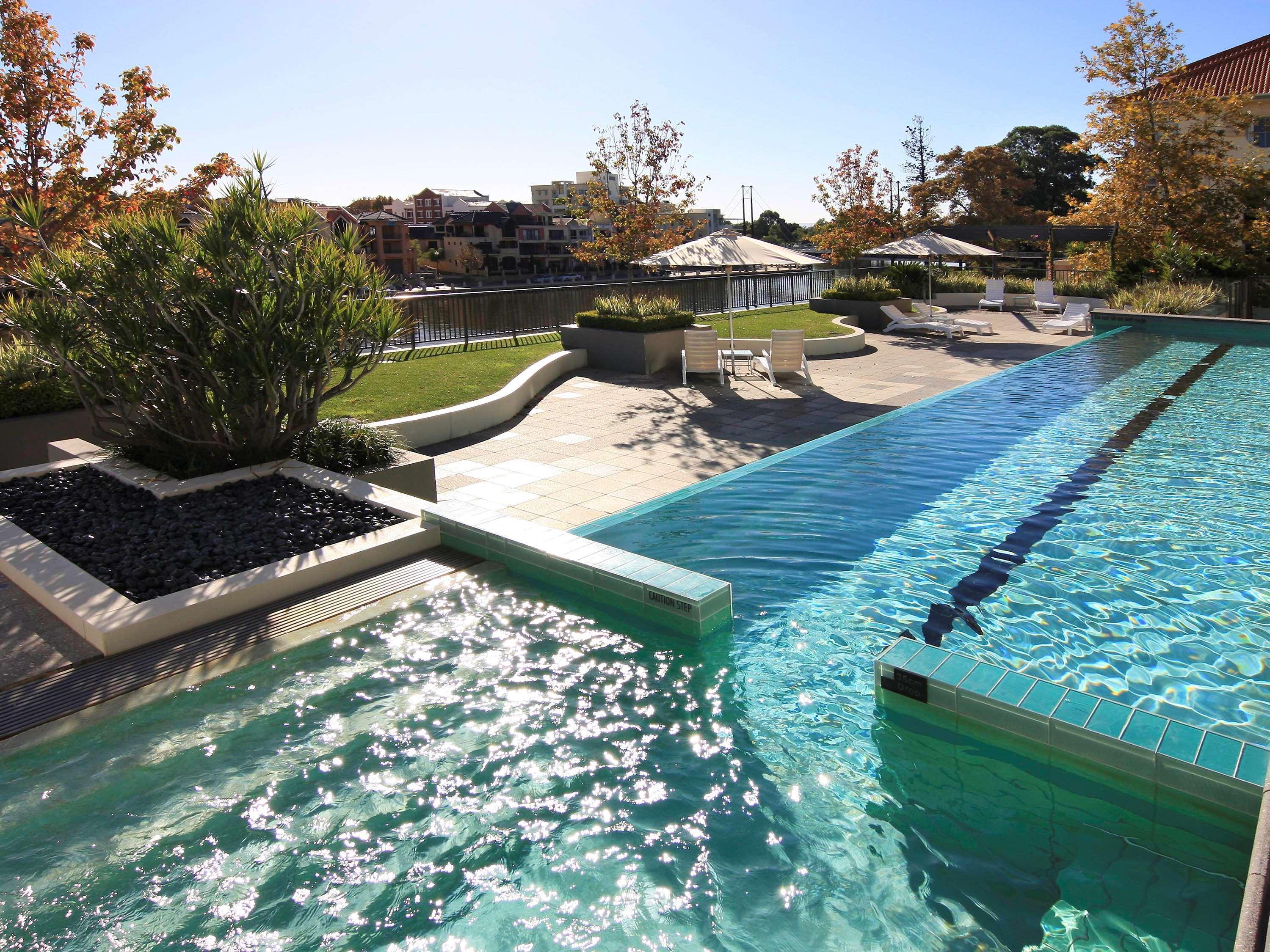 East Aparthotel 4*