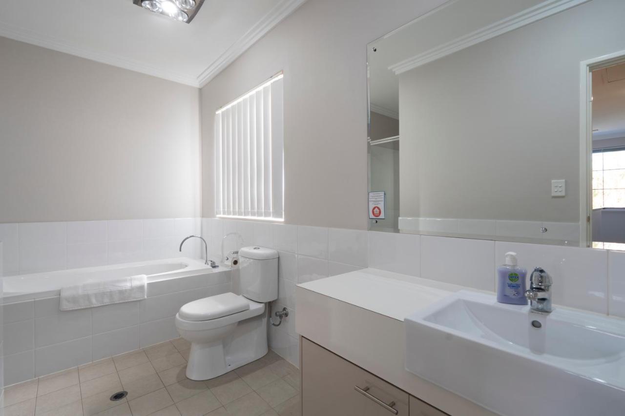 30 Modern & Quiet Retreat -walk To Dining & Shops * Perth
