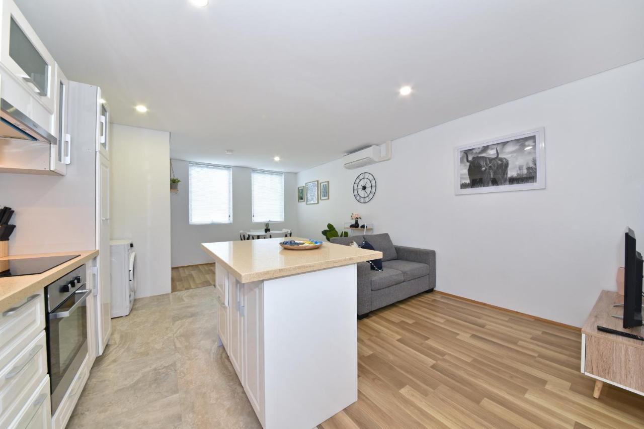 2x2 Modern Near Airport And