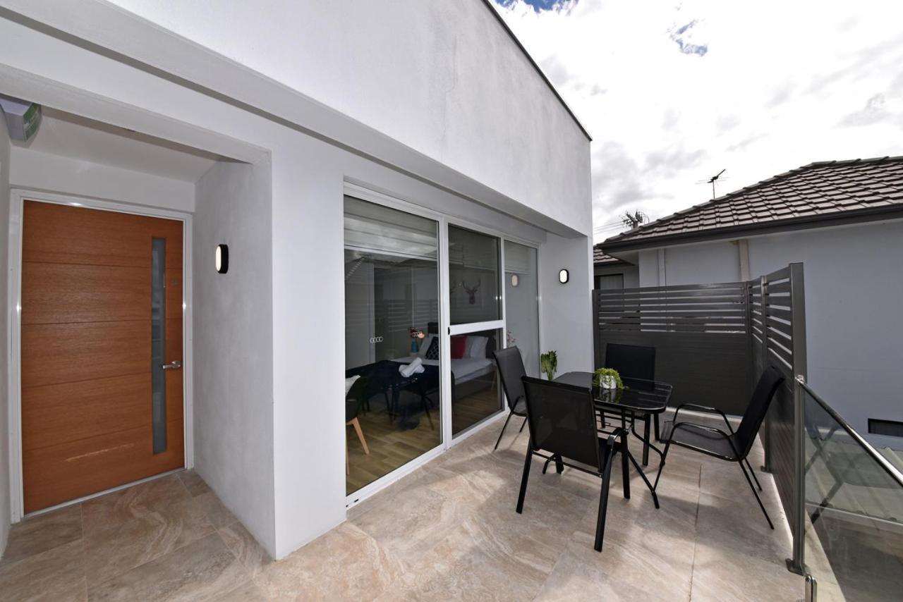 Apartment 2x2 Modern Near Airport And Perth