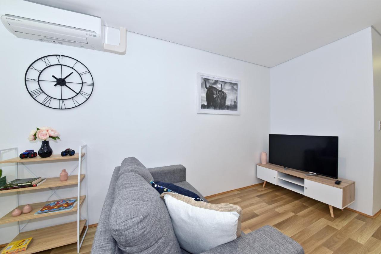 2x2 Modern Near Airport And Apartment