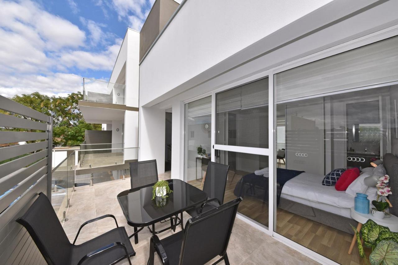 2x2 Modern Near Airport And Apartment Perth