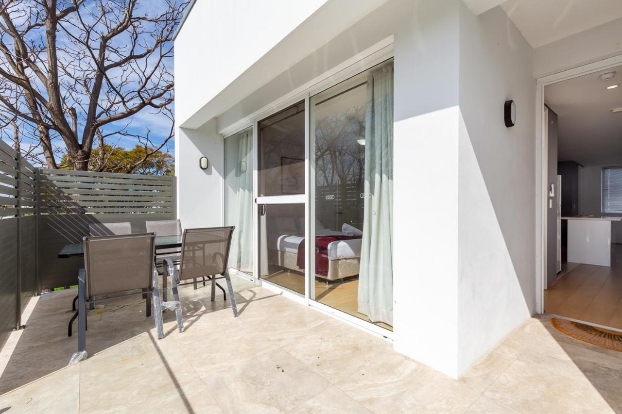 2x2 Modern Near Airport And