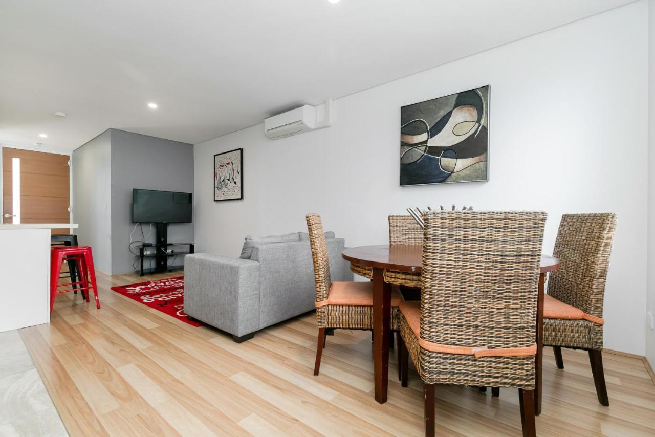 2x2 Modern Near Airport And *