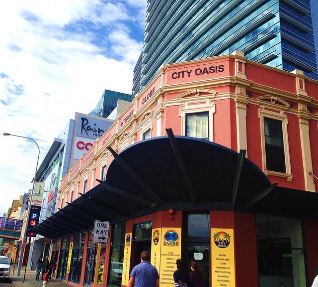 Globe Backpackers And Oasis Hostel *