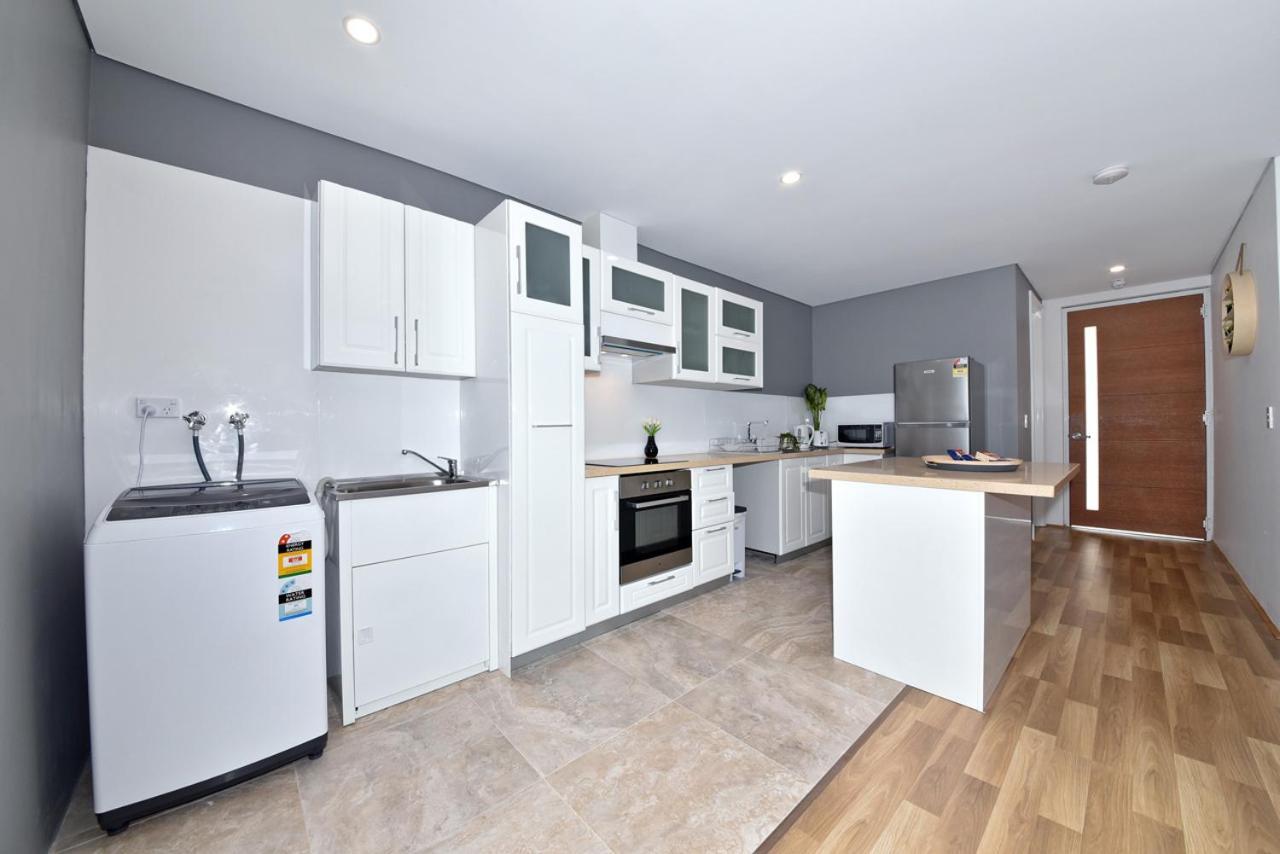 2x2 Modern Near Airport And
