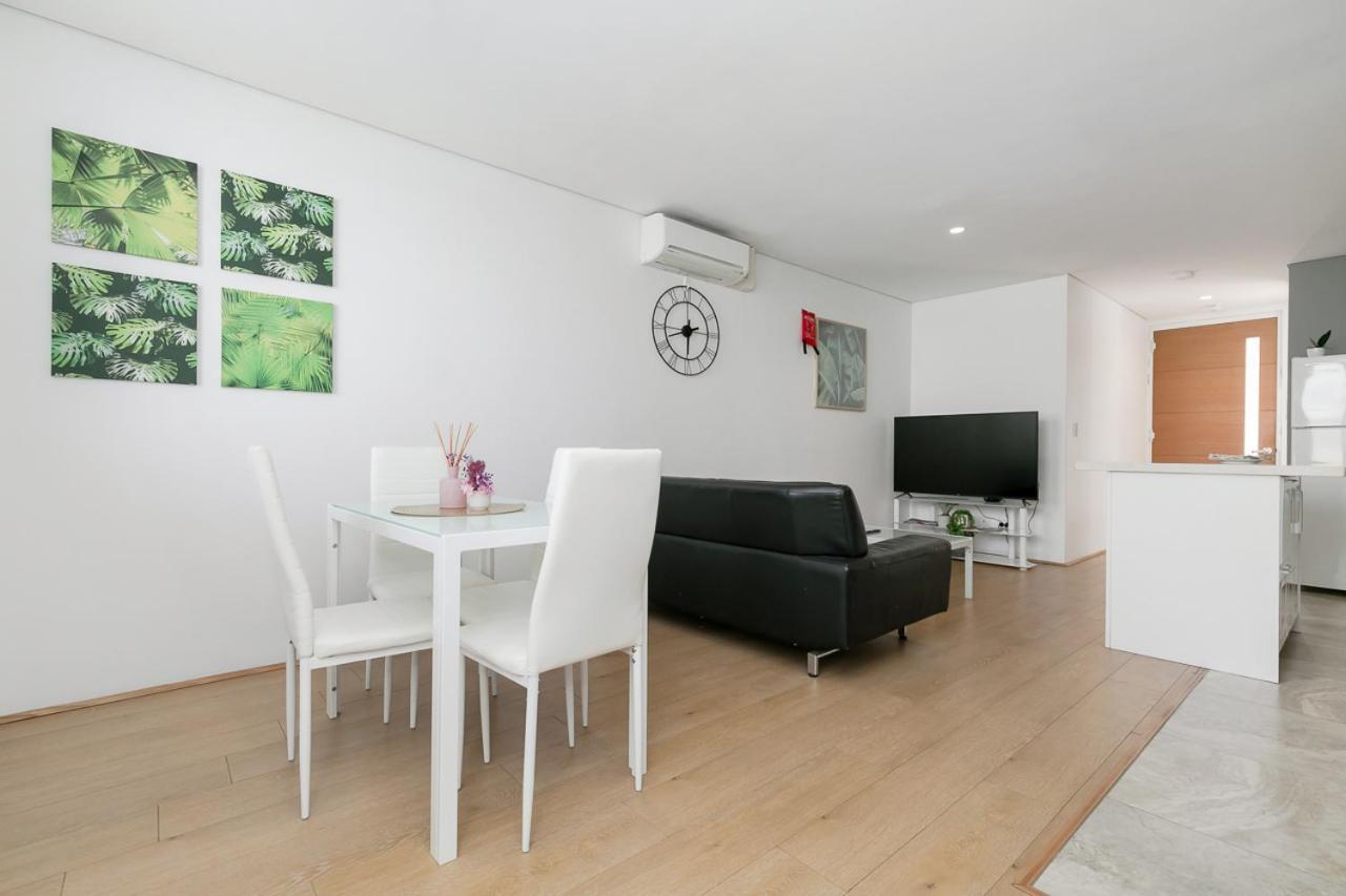 2x2 Modern Near Airport And *